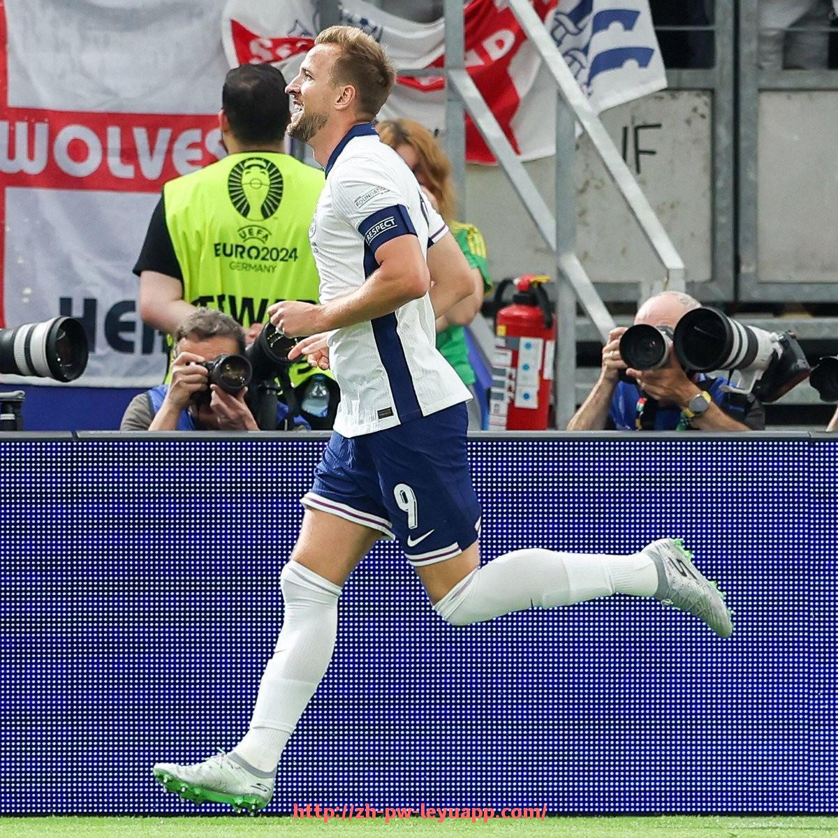 乐鱼体育入口-法甲进攻策略深度分析:高位压迫与快速反击比较